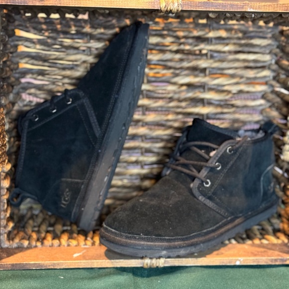 UGG Men's Neumel Boot size 11 - Picture 2 of 8